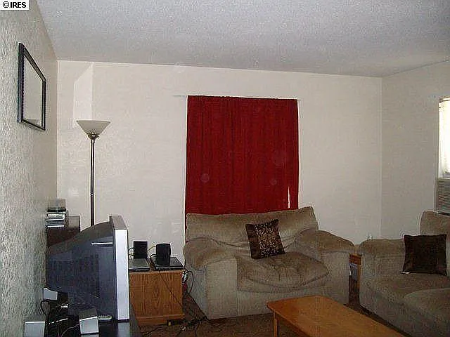 4 bed, 1500 sqft, $1,950 — Photo 2