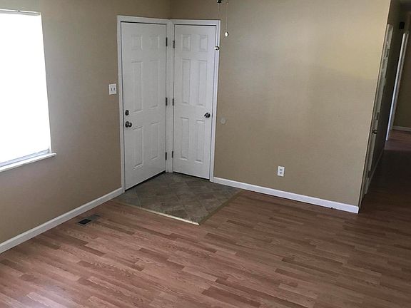 3rd image of 6400 Chevas Cir