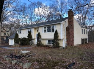 483 Saw Mill Rd, Guilford, CT 06437