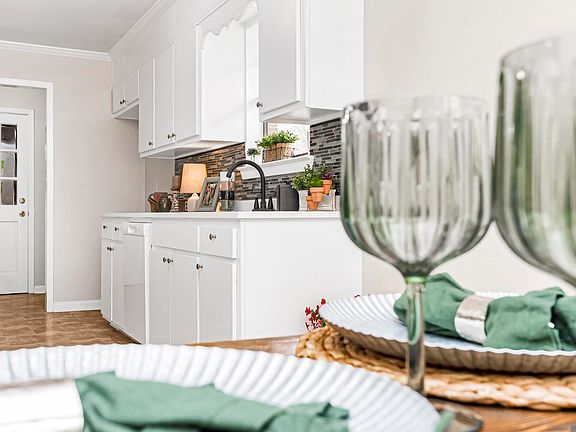 2nd image of 16411 Hamilton Ave