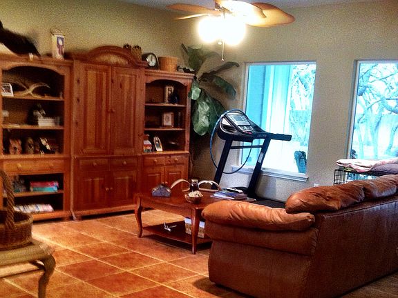 3rd image of 113 N Santa Clara Dr