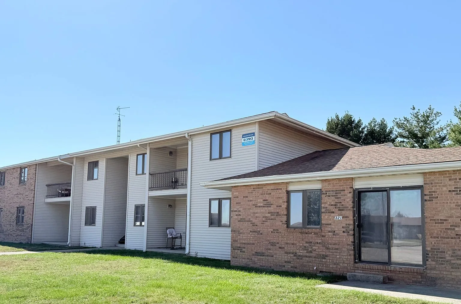 Thompson Apartments — Photo 4