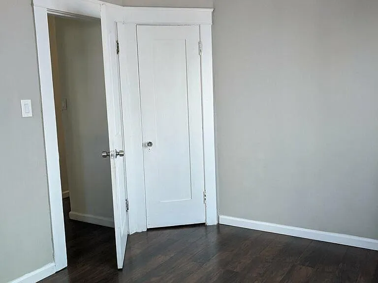 1528 E 33rd St #1 — Photo 2