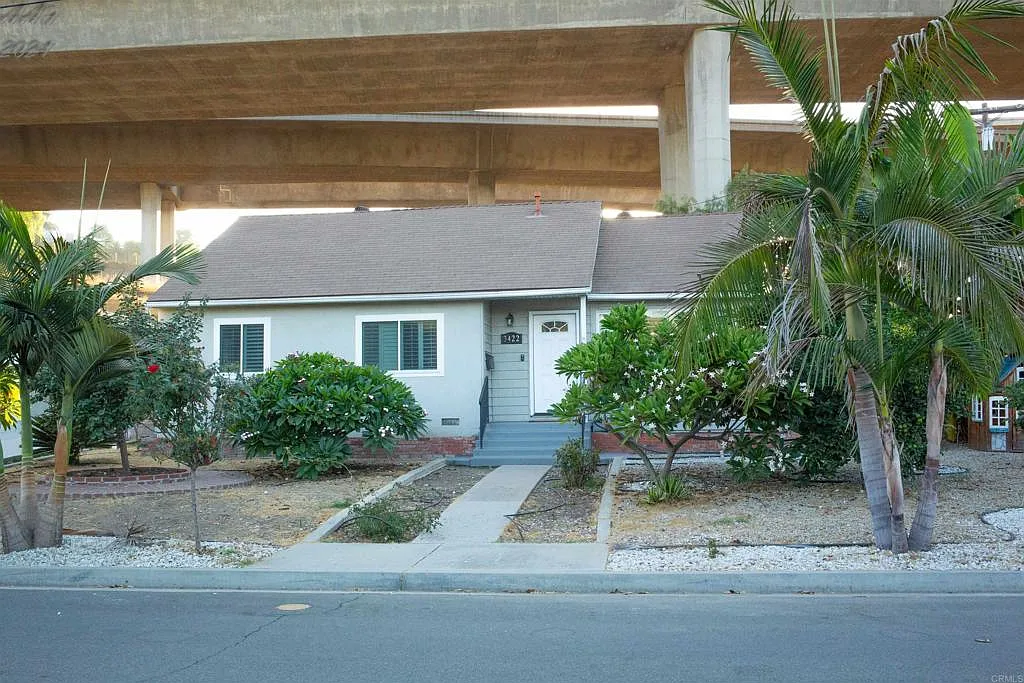 3 bed, 1008 sqft, $3,800 — Photo 1