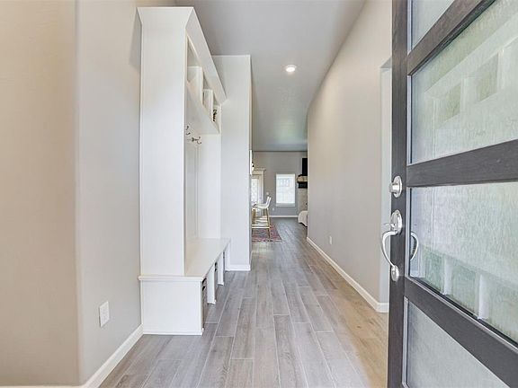 4th image of 3801 Pettit Blvd