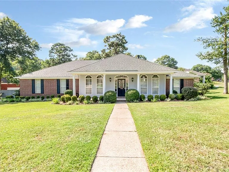 7490 Quency Dr — Photo 4
