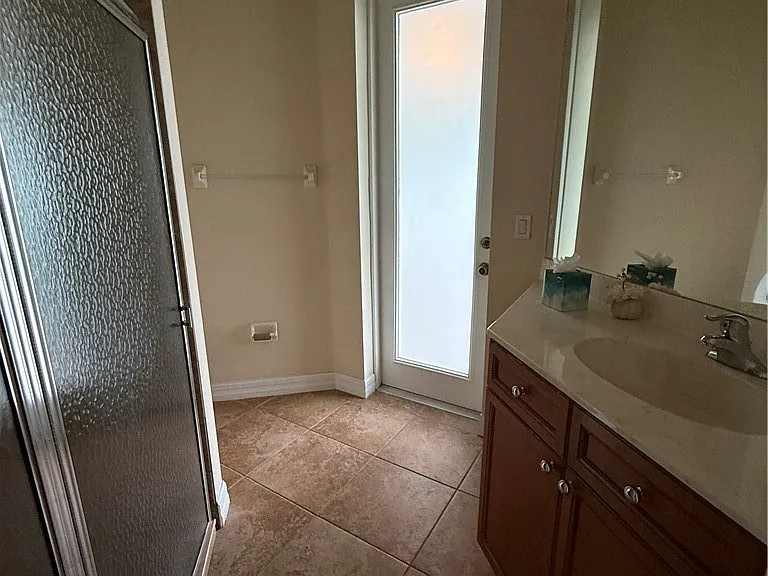 217 NE 21st Pl — Photo 41