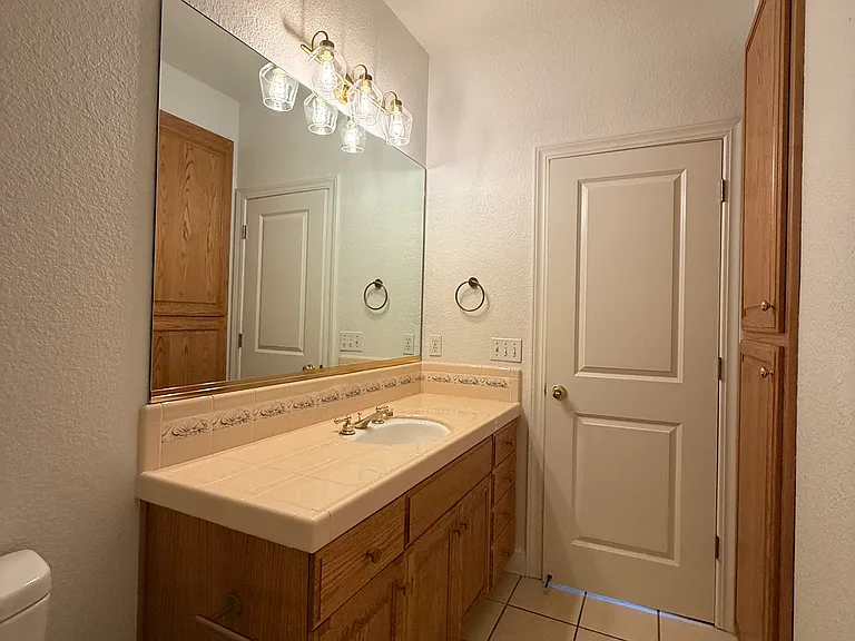 1270 Heidelberg Way #1 — Photo 9