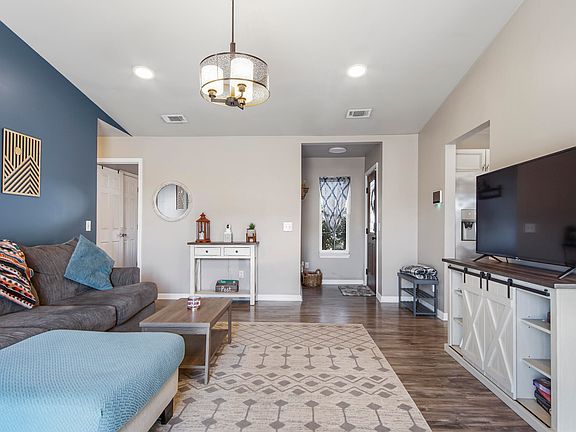 5th image of 603 Hummingbird St