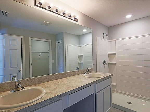 5th image of 2820 NE 7th Ave