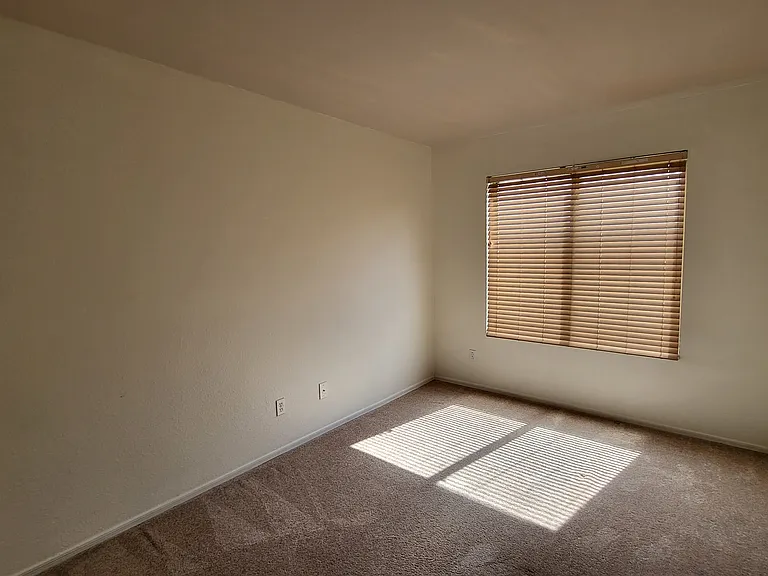 6914 W Phelps Rd — Photo 12