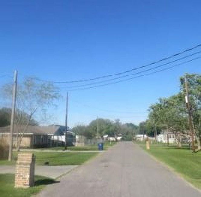 Exterior Neighborhood (street photo)