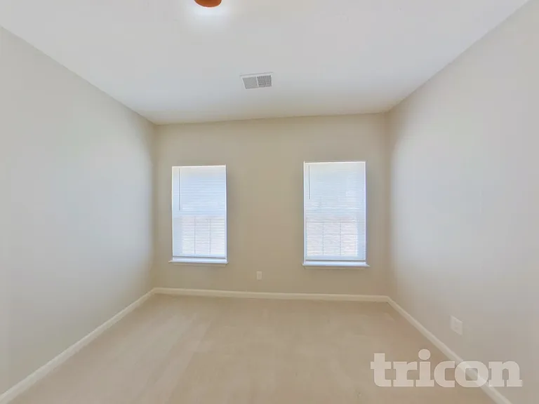 207 Lockleven Dr — Photo 9