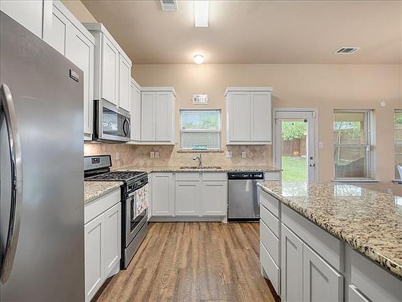 5th image of 1813 Clearbrook Lane