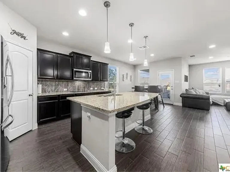 807 Old World Dr — Photo 27