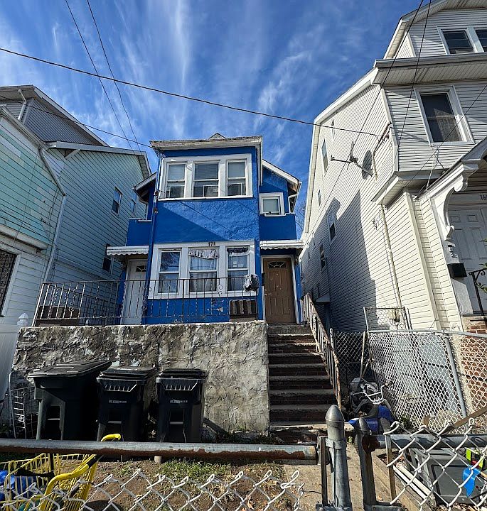 1st image of 171 Isabella Ave Floor 2
