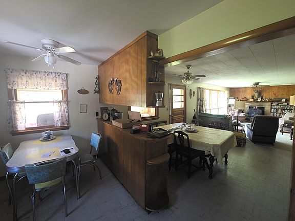 4th image of 814 W Wilson Rd