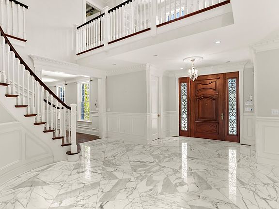 386 Westover - Foyer