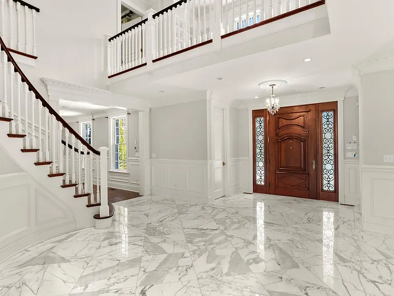 386 Westover - Foyer