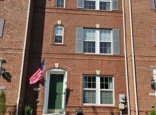 2076 Hunting Creek Ct, Alexandria, VA 22303
