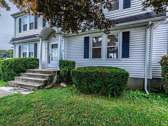 4th image of 1 Rosedale Ave #1
