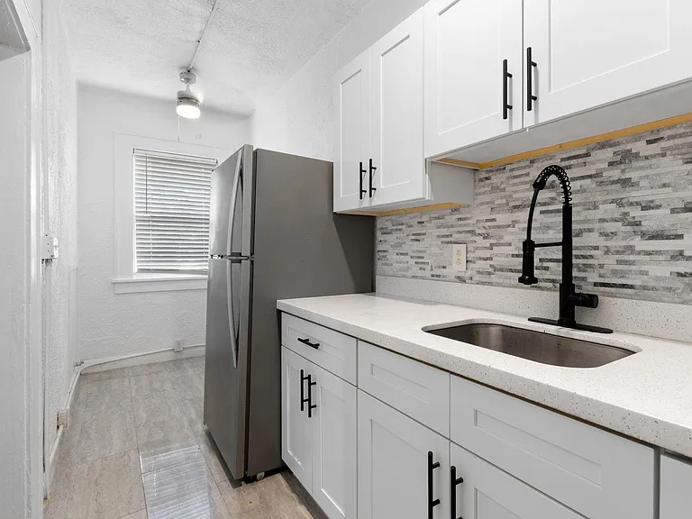 323 N Westland Ave #4 — Photo 8