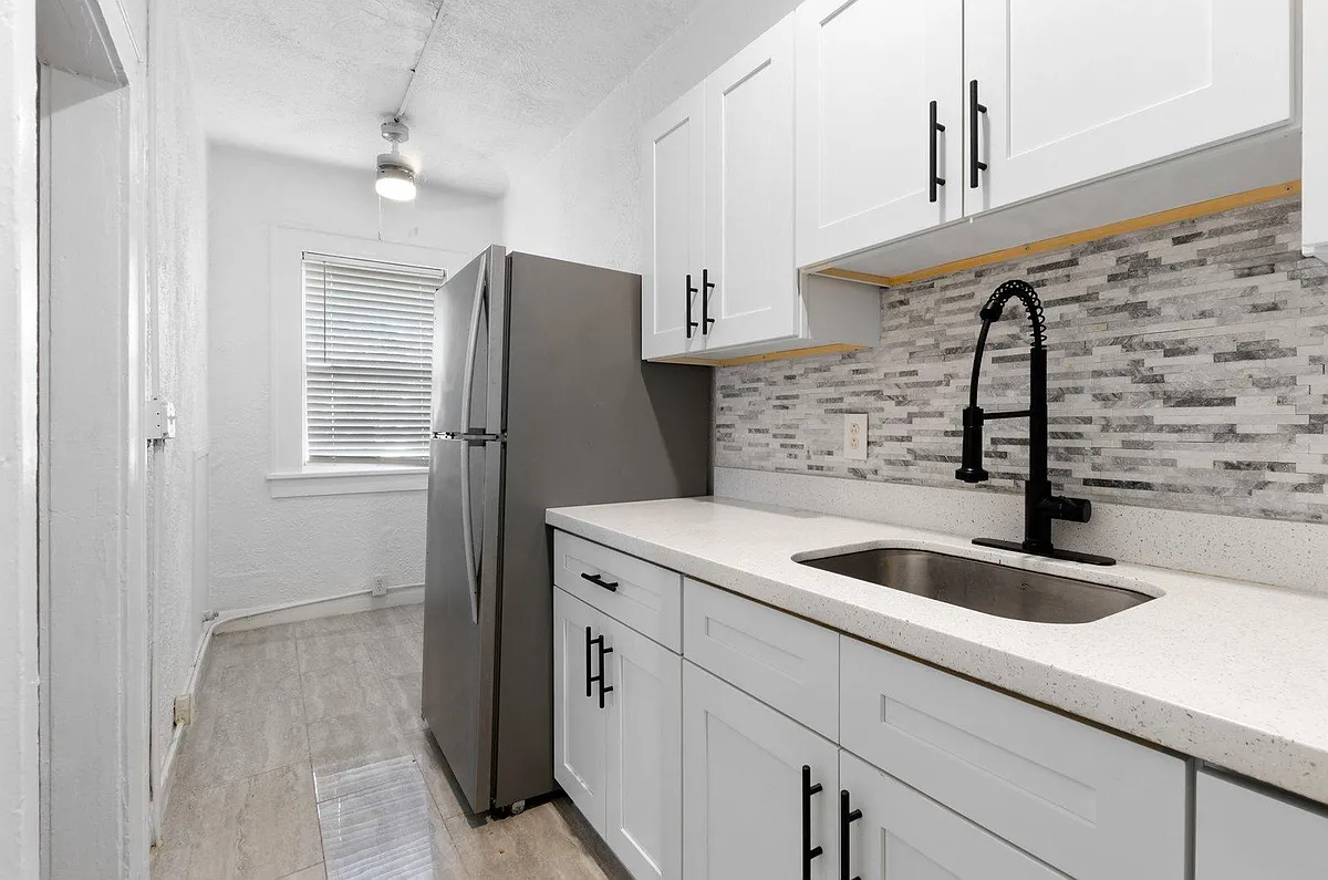 Building Photo - 323 N Westland Ave #2