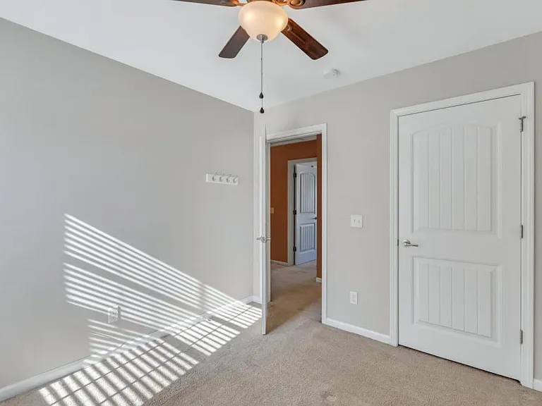 205 Ventura Pl — Photo 5