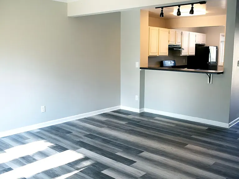 1011 W Cascade Ave — Photo 11