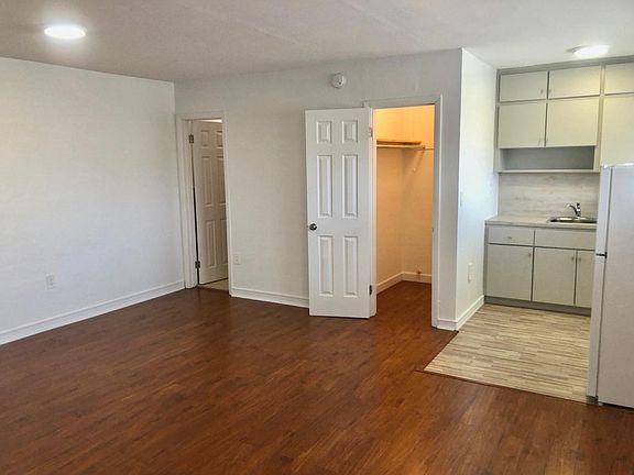 2nd image of 100 Madeira Ave APT 7