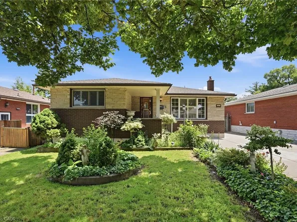 31 Sycamore St, Hamilton, ON L8T 3N6