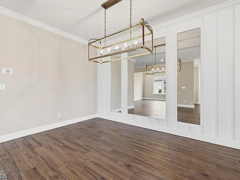 26801 Victoria Pl — Photo 4