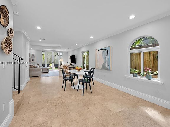 4th image of 3273 Matilda St