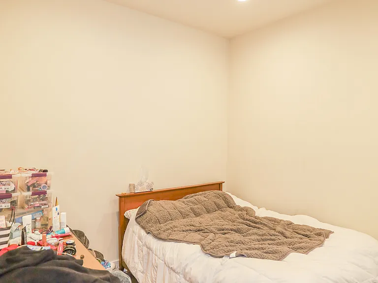 652 W Roscoe St #104 — Photo 6