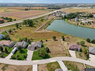 729 Linden Dr, Palmyra, NE 68418