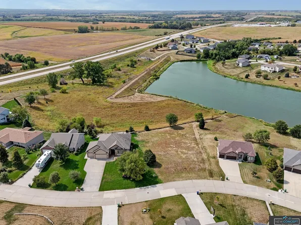 729 Linden Dr, Palmyra, NE 68418