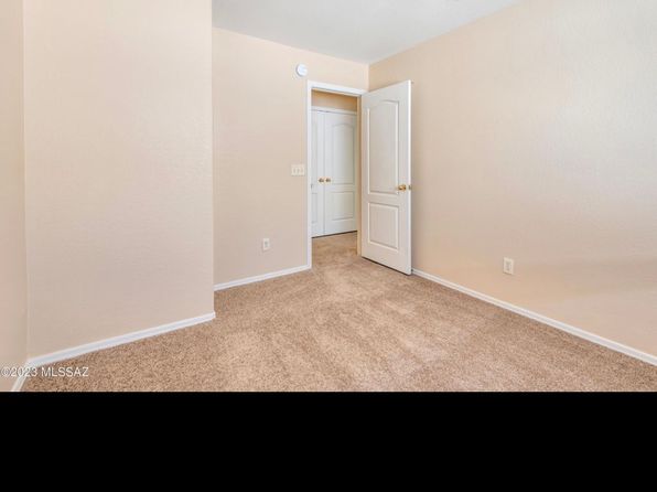 2351 W Rousseau St