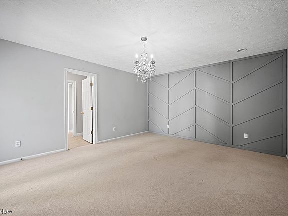 3rd image of 889 Lynnhaven Ln