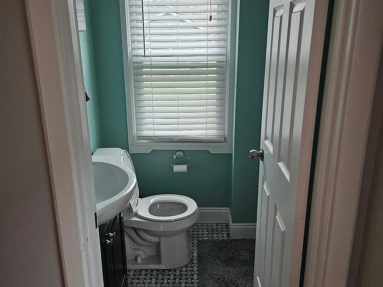 997 Edgemere Dr — Photo 8