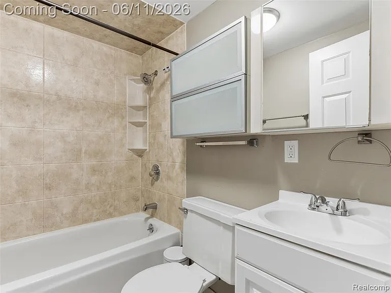 404 La Plaza Ct — Photo 16