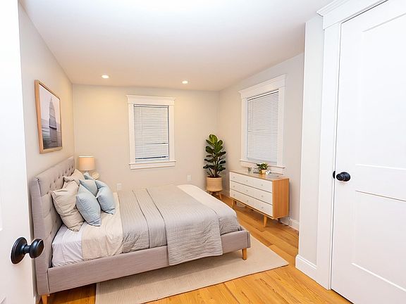 4th image of 85 Oak St #85