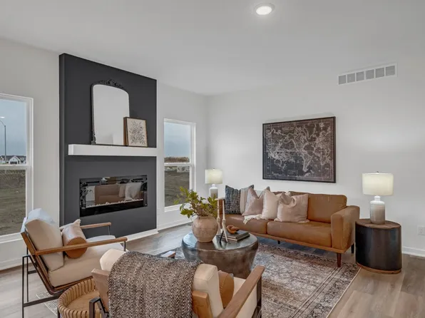 150 NW Rolling Cir, Waukee, IA 50263