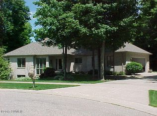 2328 Westwinde Ct NW, Grand Rapids, MI