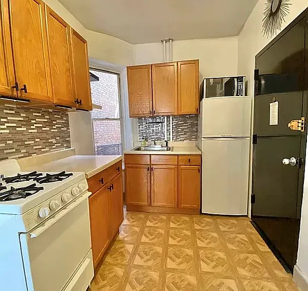 540 W 47th St #7 — Photo 1