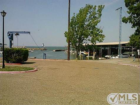 3rd image of 315 Harborview Dr