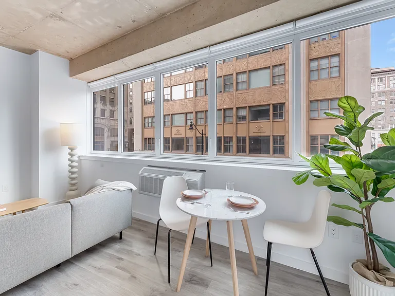 The Mercer — Photo 15