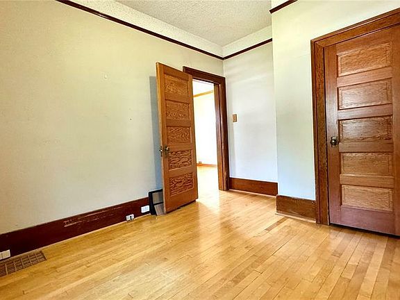 5th image of 3017 McCallum Ave
