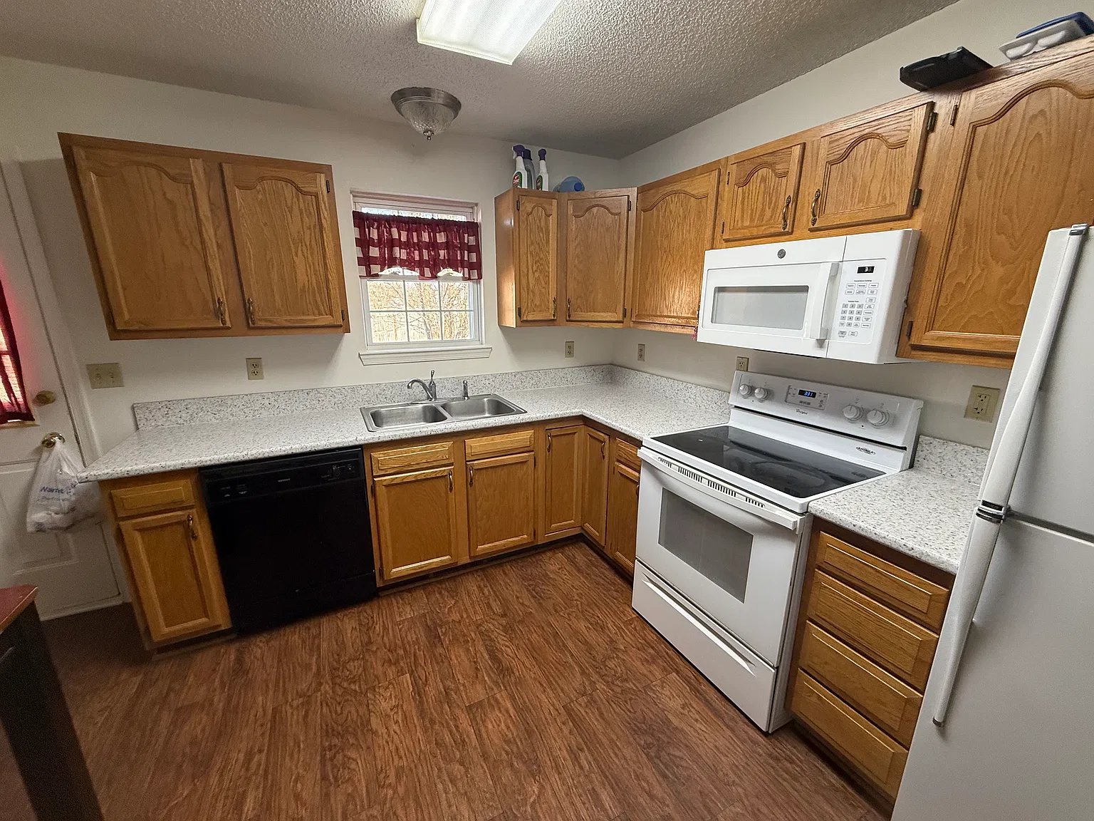 3 bed, 1032 sqft, $1,800 — Photo 2