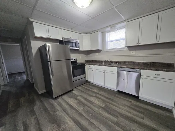 824 S 10th St #4, Grand Forks, ND 58201
