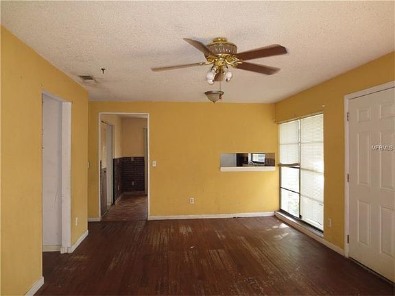 4th image of 10709 Crowngate Ln